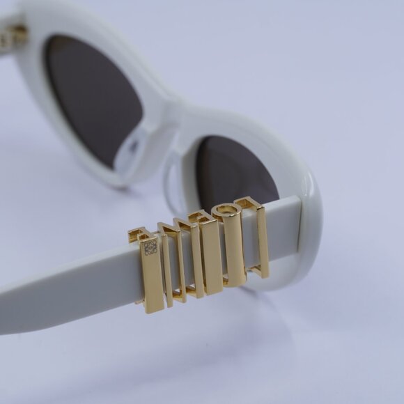 Loewe LW40156U 25E Sunglasses Ivory Cat Eye Frame, Brown Lenses